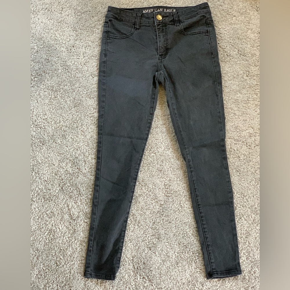 American Eagle super stretch sateen Jeggings distressed black wash-Size 4